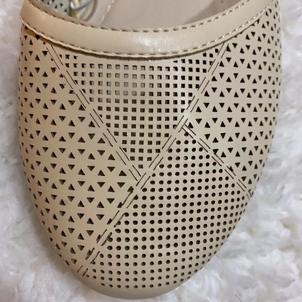 Flat Shoes - Picture 3 of 5